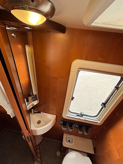 Rapido 992M Queenbed - Automat - AC - Mercedes - Kamkedja - Solcell 18 of 24