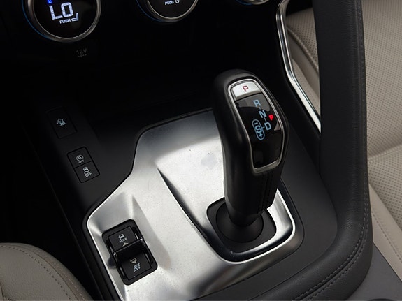 Jaguar E-PACE 29 of 30