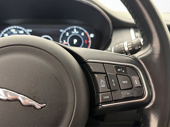 Jaguar E-PACE 22 of 30