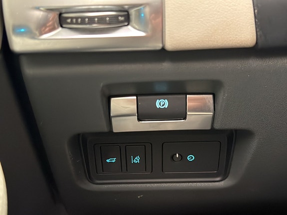 Jaguar E-PACE 18 of 30