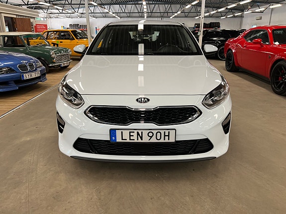 Kia Ceed 2 of 5