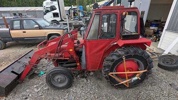 Massey Ferguson MF 35 Frontlastare Hytt Motvikt Renoverings 2 of 8
