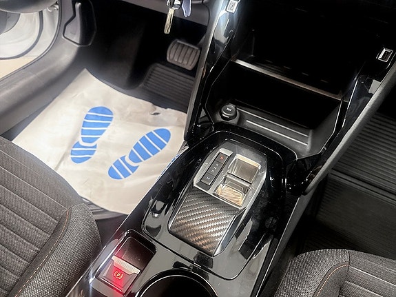 Peugeot 208 10 of 14