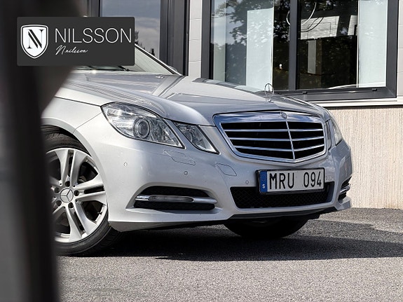 Mercedes-Benz E350 3 of 5