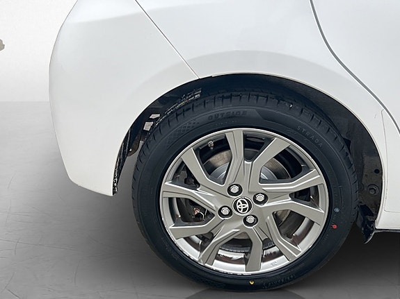 Toyota Yaris 25 of 28