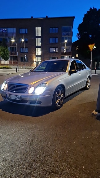 Mercedes-Benz E280 2 of 4