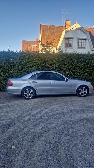 Mercedes-Benz E280 4 of 4