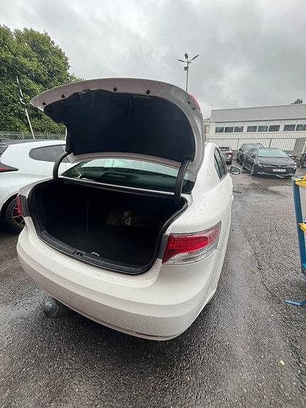 Toyota Avensis 9 of 9