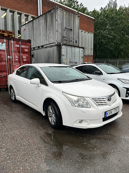 Toyota Avensis 3 of 9