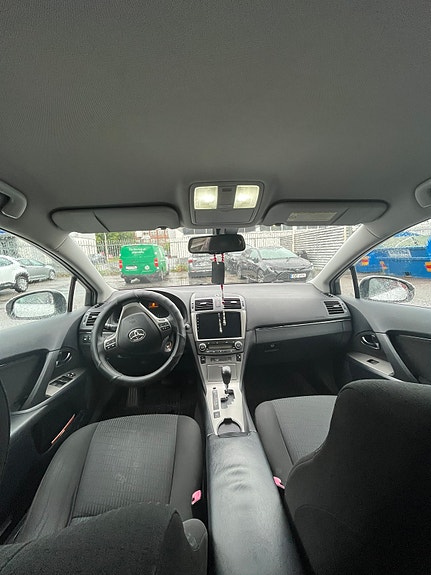 Toyota Avensis 7 of 9