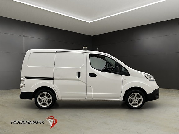 Nissan e-NV200 2 of 5