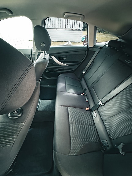 BMW 330d 5 of 5