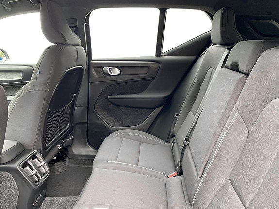 Volvo EX40 7 of 11