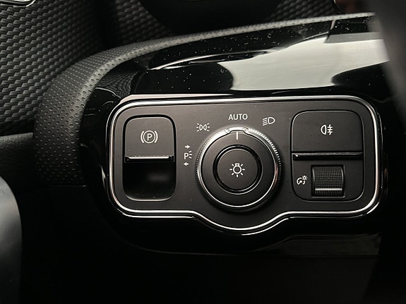 Mercedes-Benz A180 14 of 30