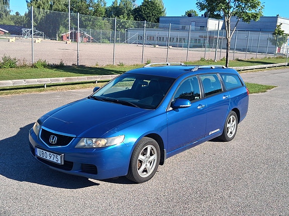 Honda Accord 2 of 5