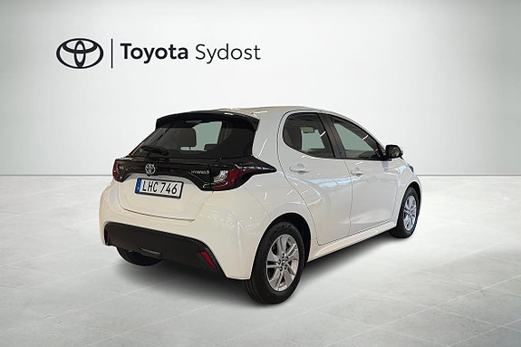 Toyota Yaris 3 of 5