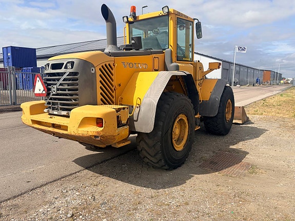 Volvo L 120 E 3 of 5
