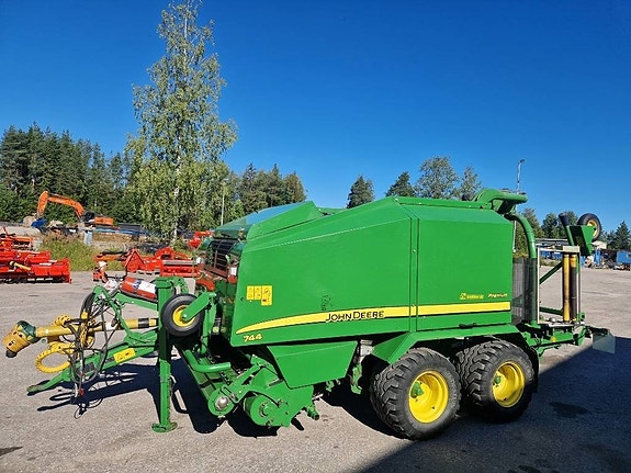 John Deere 744 2 of 5