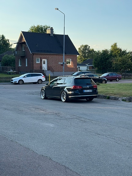 Volkswagen Passat 2 of 5