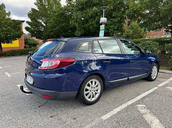 Renault Megane III 3 of 5