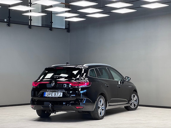 Renault Megane E-Tech 2 of 5
