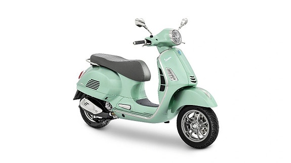 Vespa GTS 310 2 of 5