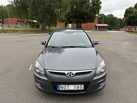 Hyundai i30 2 of 5