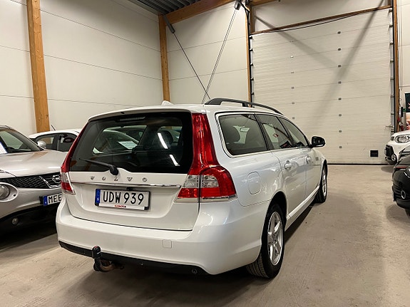 Volvo V70 3 of 5