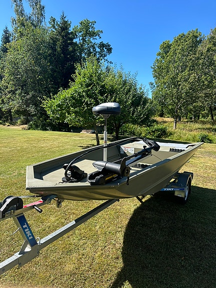 Tracker Grizzly 1448 3 of 9