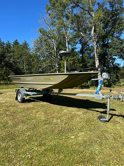 Tracker Grizzly 1448 8 of 9