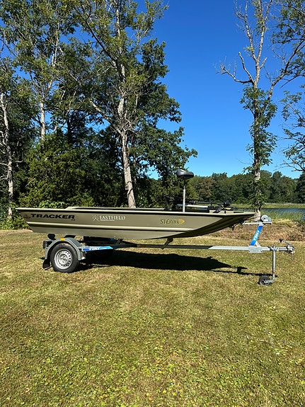 Tracker Grizzly 1448 2 of 9
