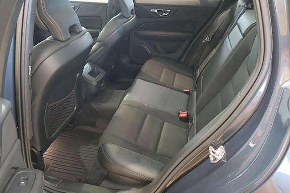 Volvo V60 Cross Country 7 of 22