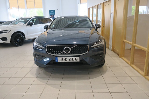 Volvo V60 Cross Country 3 of 5