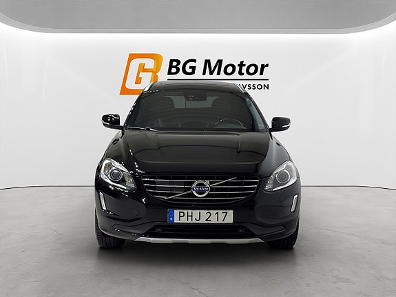 Volvo XC60 2 of 5