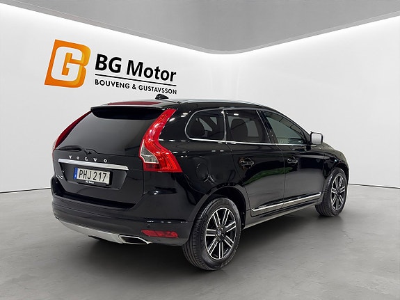 Volvo XC60 4 of 5