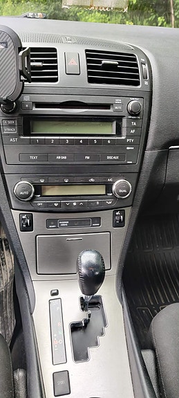 Toyota Avensis 4 of 9
