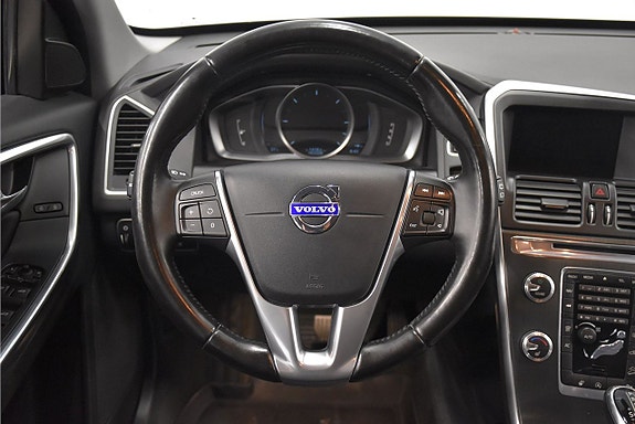 Volvo XC60 2 of 5
