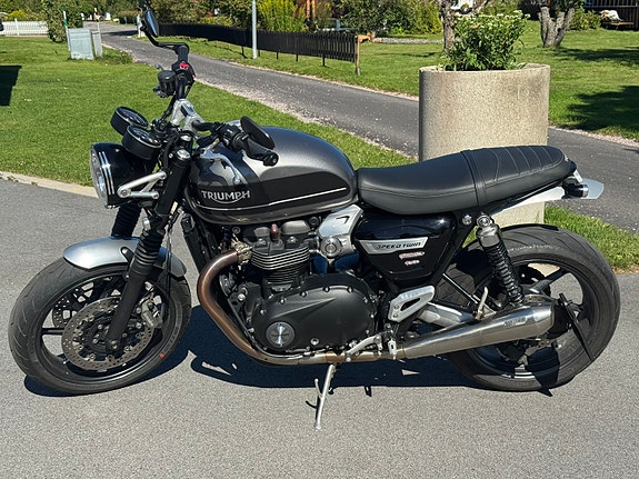 Triumph Speed Twin 1200 2 of 4