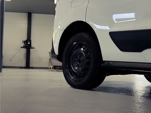 Ford Transit Connect 5 of 5