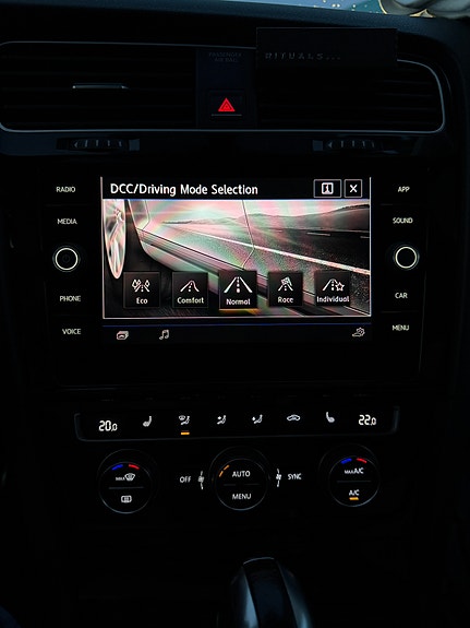 Volkswagen Golf VII 9 of 14