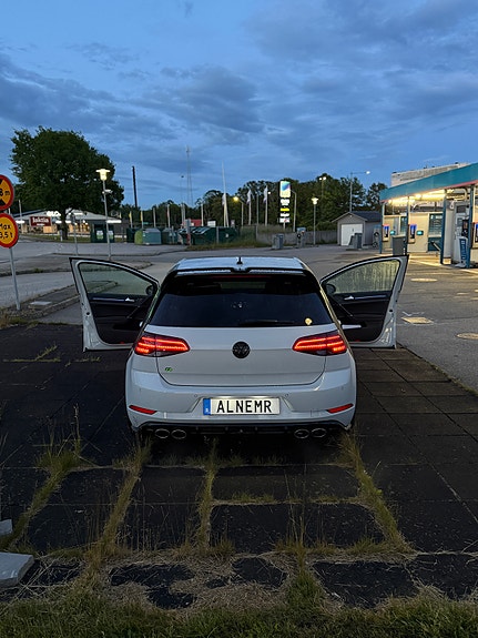 Volkswagen Golf VII 5 of 5