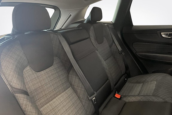 Volvo XC60 10 of 16
