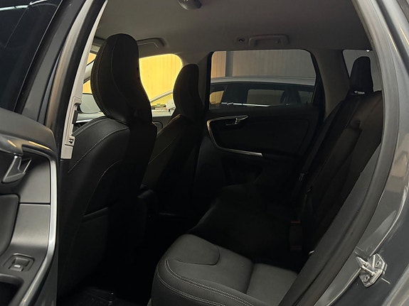 Volvo XC60 16 of 16
