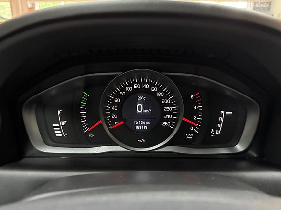 Volvo XC60 10 of 16