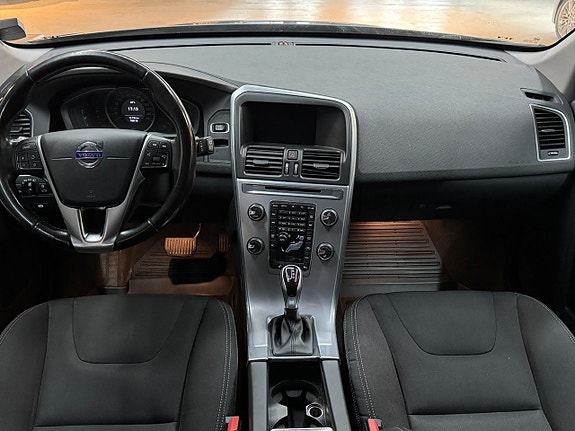 Volvo XC60 6 of 16