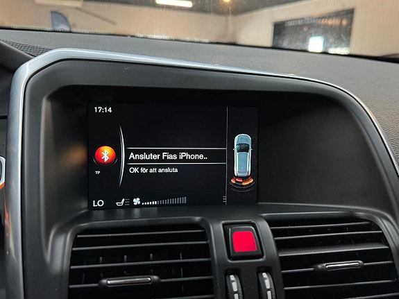 Volvo XC60 11 of 16