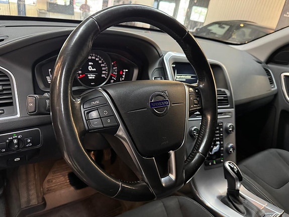 Volvo XC60 9 of 16