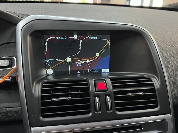 Volvo XC60 12 of 16