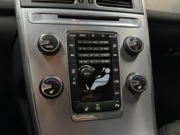 Volvo XC60 13 of 16
