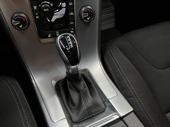 Volvo XC60 14 of 16